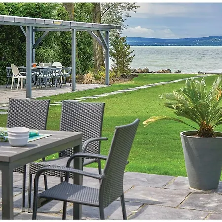 Three-bedroom Holiday In Balatonszárszó
