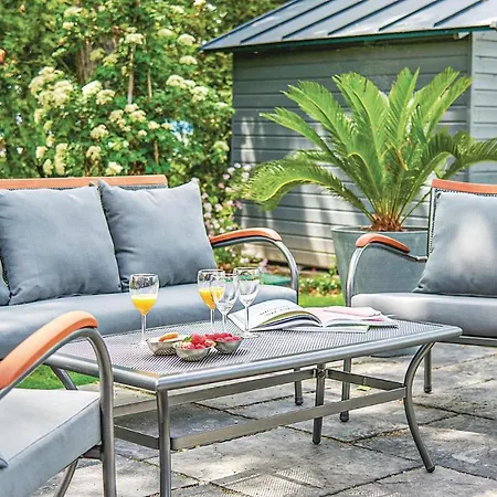 Three-bedroom Holiday In Balatonszárszó