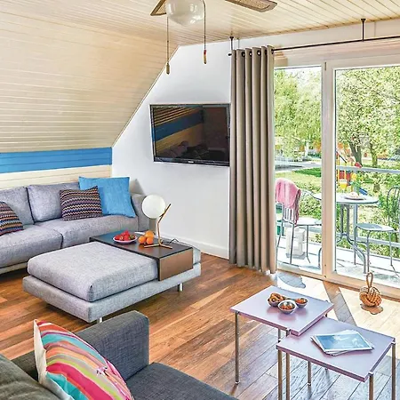 Nyaraló Three-bedroom Holiday In