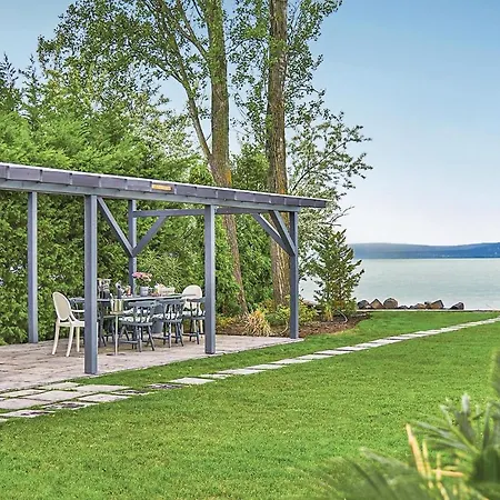 Three-bedroom Holiday In Nyaraló Balatonszárszó