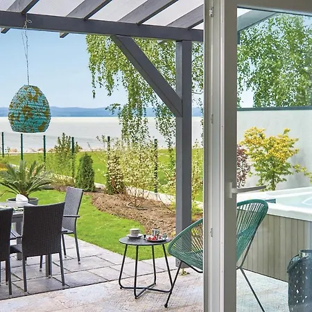 Three-bedroom Holiday In Balatonszárszó
