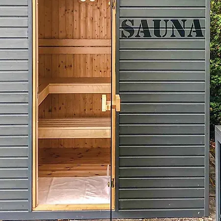 Three-bedroom Holiday In