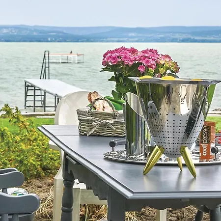 Nyaraló Three-bedroom Holiday In Balatonszárszó
